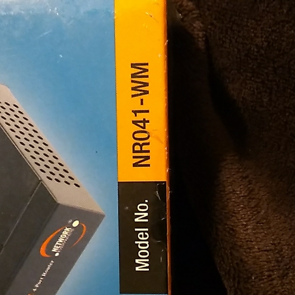 NWOT Network Cable/DSL 4-Prt Router - Picture 2 of 3